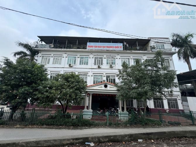 Cho thuê tòa nhà 2600m2 tại Km 10 - Đại lộ Thăng Long, Nam Từ Liêm