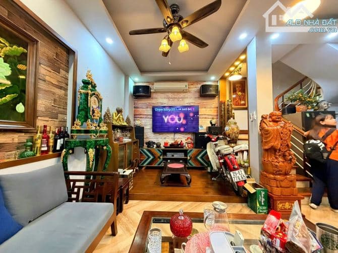 Nhà góc xây đẹp ngõ 19 Đông Tác, 41m2, 5 tầng, giá 12.9 tỷ