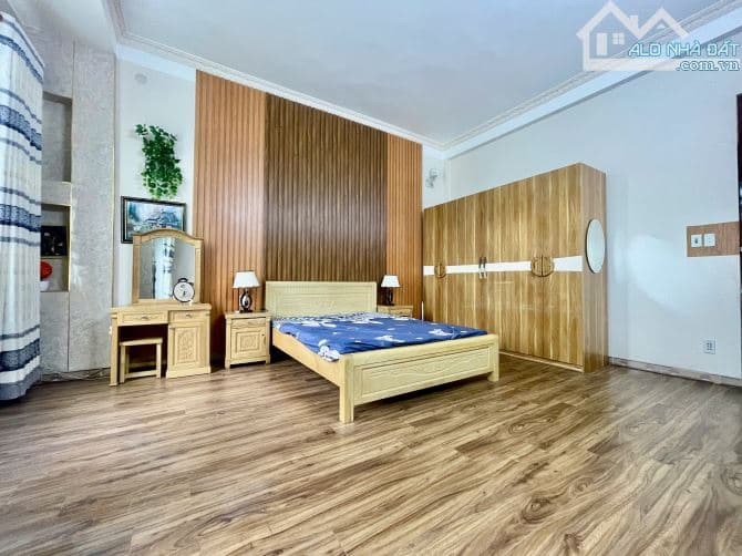 Nhà Mặt Phố Khuê Trung – Full Nội Thất – 7.95 Tỷ