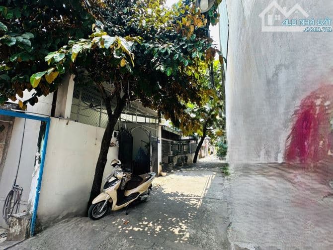 Bán nhà quận 12, gần Trường Chinh, hẻm ô tô, 132m²