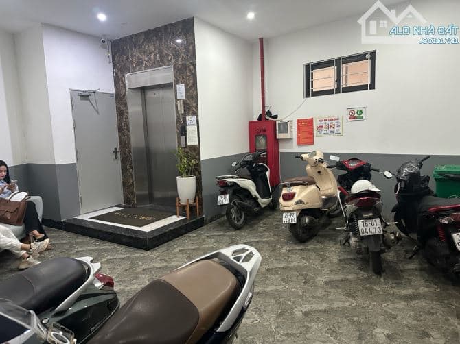 Bán nhà Khúc Thừa Dụ, 52m2, 7 tầng, thang máy, 12 phòng, full nội thất - 12.9 tỷ