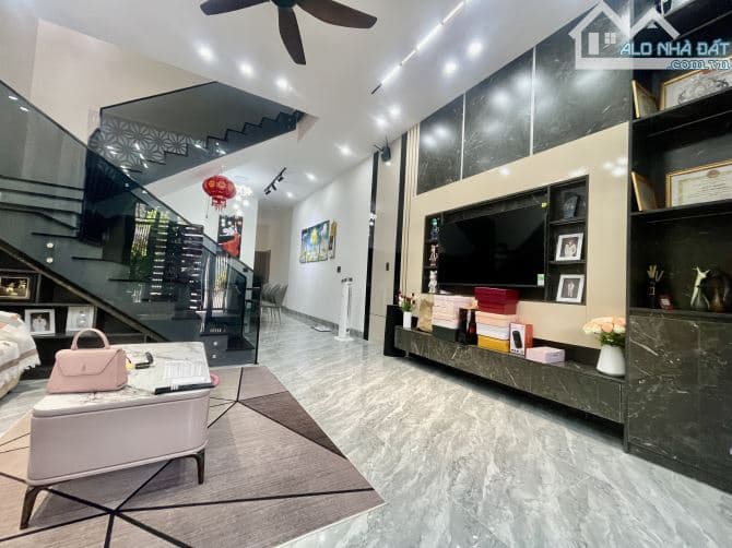 Nhà Mặt Phố Khuê Trung – Full Nội Thất – 7.95 Tỷ