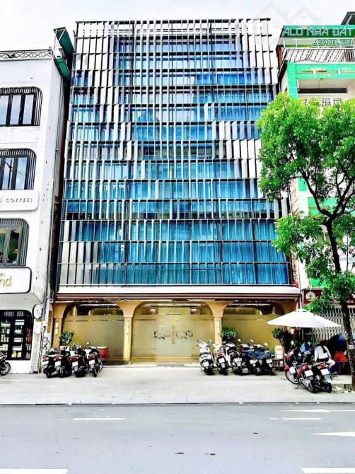 Cho thuê nhà MT vị trí siêu VIP 221-225 Lý Tự Trọng, Quận 1