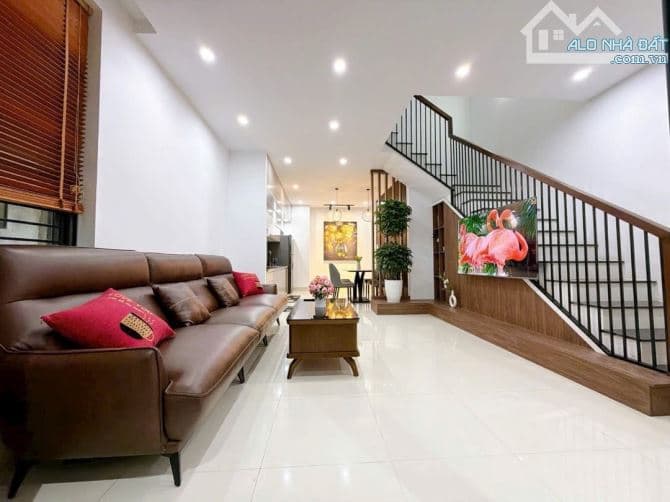 Bán Nhà Đẹp Hoàng Diệu, 3 Tầng, Full Nội Thất, 55m2