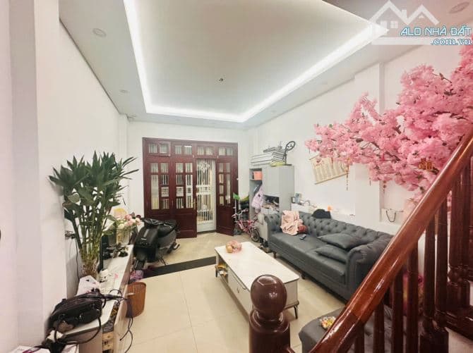 Cho thuê nhà 5PN 4T ngõ 12 Xuân La, Tây Hồ