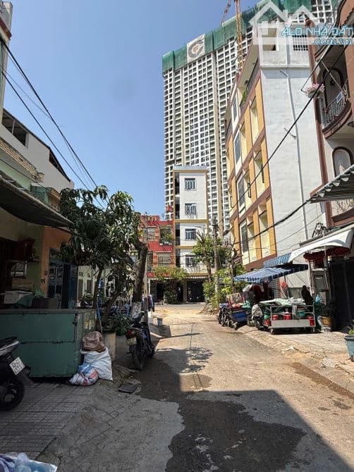 Bán nhà 3 tầng Hóa Sơn 2, gần sông Hàn, Đà Nẵng