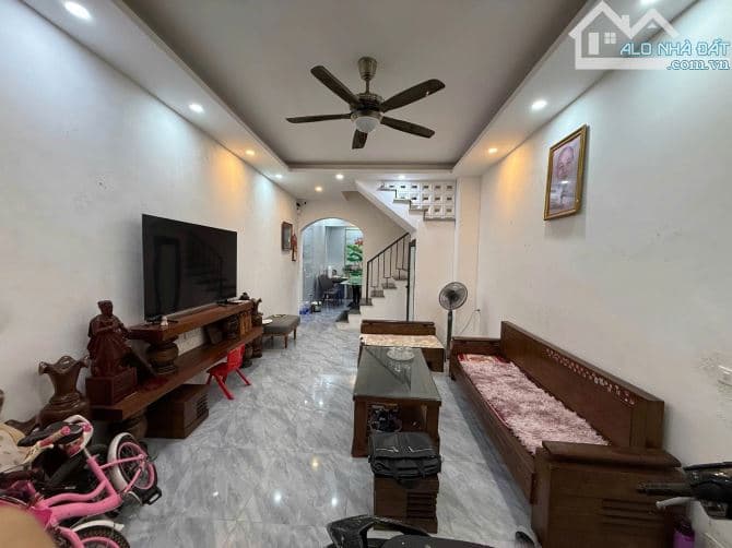 Bán nhà Nguyễn Văn Huyên, 50m2, 4 tầng, gần Nghĩa Đô, 11.5 tỷ