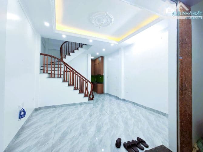 Nhà 5 tầng 33m2 tại Trần Khát Chân, Lò Đúc, HBT