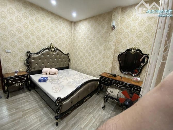 Cho thuê nhà mặt ngõ ô tô tránh Hoàng Quốc Việt, Cầu Giấy