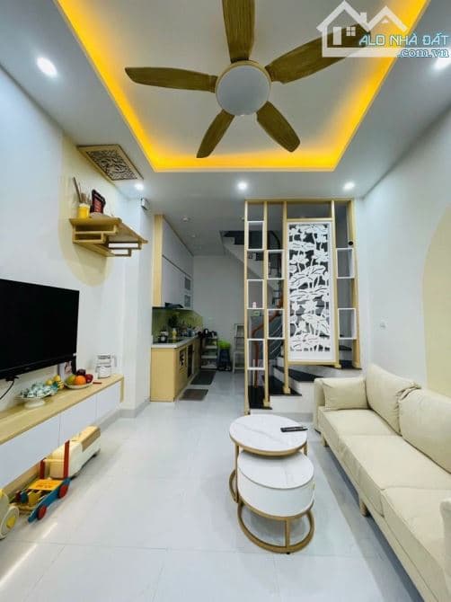 Bán nhà Long Biên, Ô Cách, tặng nội thất, 6.1 tỷ