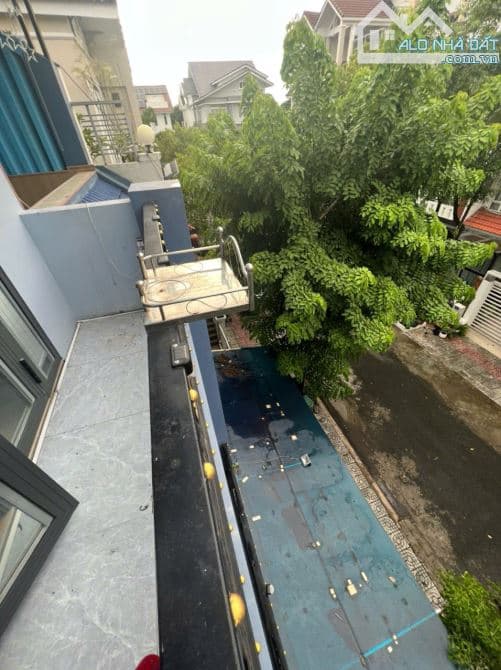 Cho Thuê Biệt Thự Sadeco Ven Sông Quận 7.