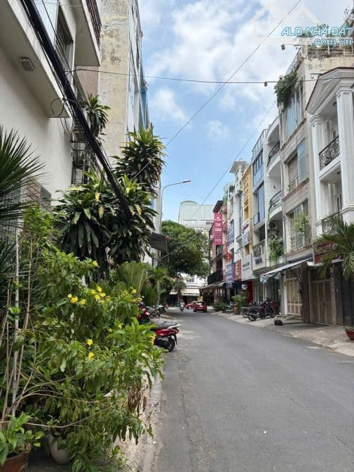 Định cư Canada- Bán biệt thự khu VIP Nguyễn Văn Trỗi, PN - 6,5 x 28m-4 Tầng, giá chỉ 41tỷ