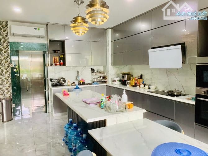 BÀU CÁT - 5 TẦNG THANG MÁY MỚI - ĐƯỜNG RỘNG 8M