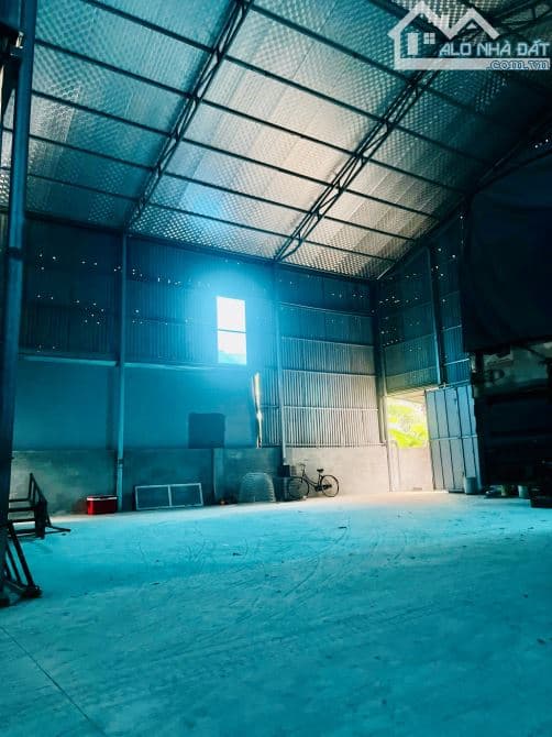 Cho thuê kho 600m2 gần cầu Yên Sở, giá 15 triệu/tháng