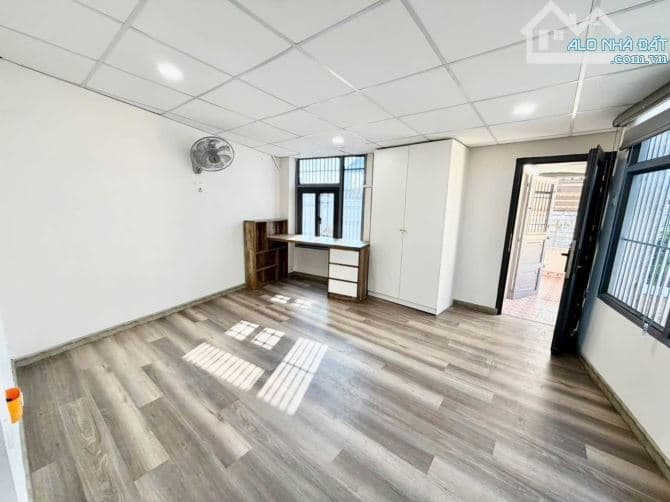 Bán Nhà Mặt Tiền Cô Giang, 8PN, 47m² - Phú Nhuận