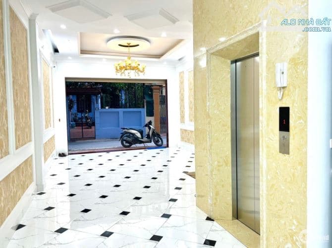Bán nhà Lê Duẩn, 40m2, 5 tầng, gần hồ, có thang máy