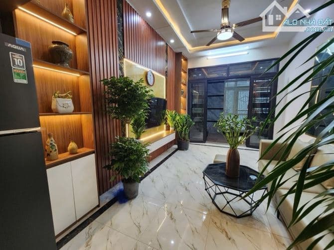 Mặt phố Kim ngưu 5 Tầng kinh doanh nhỏ chỉ hơn 11 Tỷ