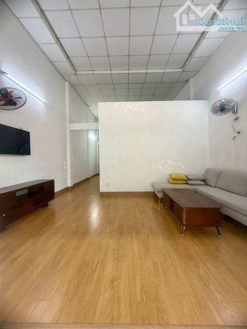 Nhà Cấp 4 Nguyễn Thị Ba Đường 5m5 Lề 4m Sơn trà đà nãng Công Năng : 2p ngủ 1wc Diện Tích :