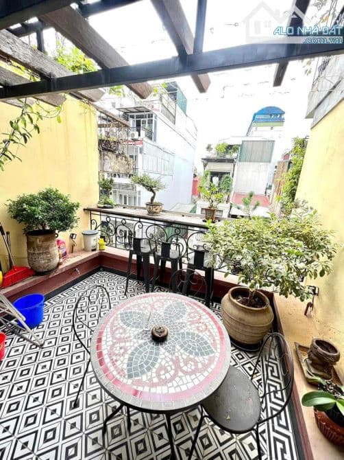 Căn hộ tập thể mặt phố Thuốc Bắc, Hoàn Kiếm, 70m2, 2PN, giá 5,45 tỷ