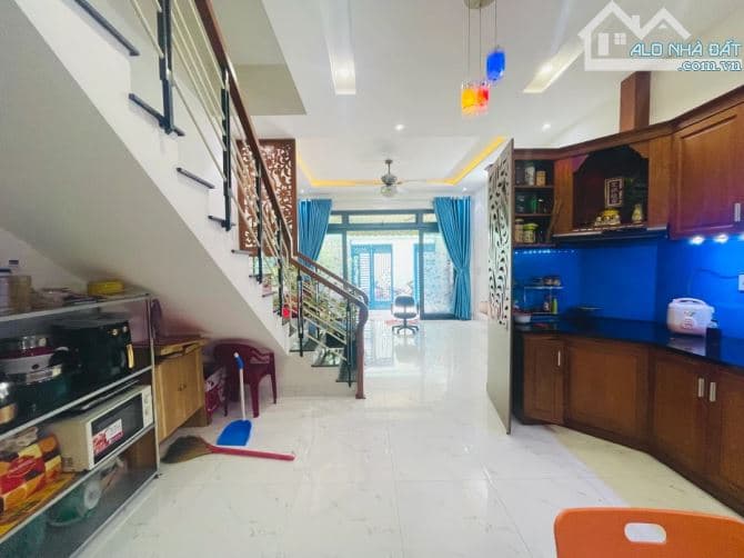 SÁT SÔNG HÀN – 3 TẦNG MỚI ĐẸP XUẤT SẮC – FULL NỘI THẤT – VÀO Ở NGAY