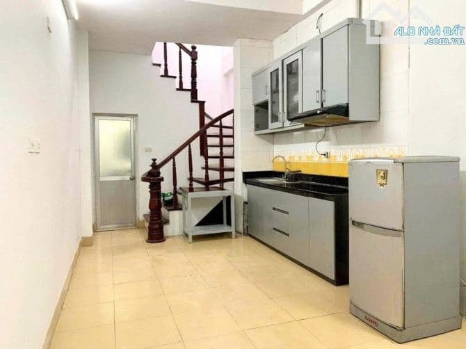 Cho thuê nhà ĐỘI CẤN, Văn Cao. 12 triệu/ tháng. Phù hợp ở hộ gia đình.