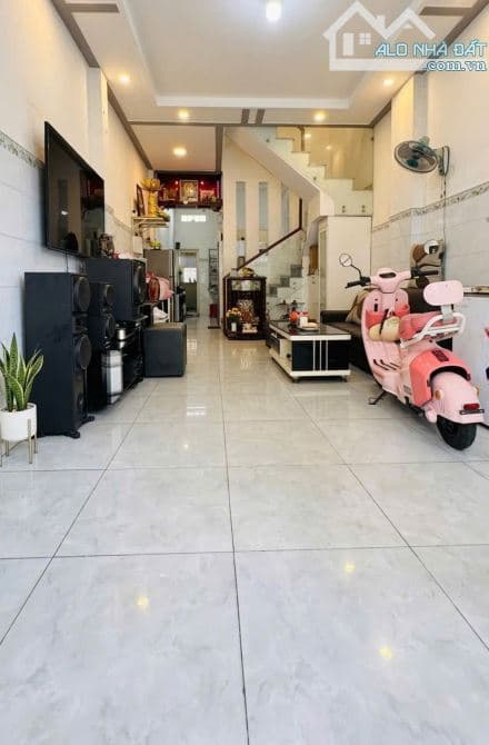 Bán nhà Mặt Tiền Tạ Quang Bửu, Phường 4, Quận 8 Kết Cấu 1 trệt 2 lầu sân thượng