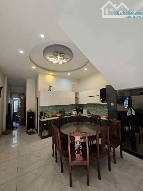 Cho thuê nhà 3 tầng mặt tiền đường Bùi Tấn Diên, Hòa An