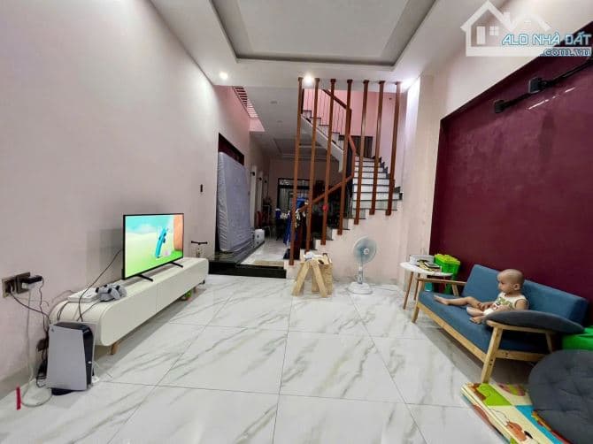 Cho thuê nhà 3 tầng 3PN tại Kiệt Quang Trung, Hải Châu, Đà Nẵng