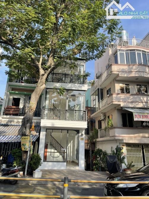 Bán gấp siêu phẩm mới xuất hiện MT Hoàng Sa Q1 Nhà 3 lầu mới HĐT 20tr Giá Sock 7.5 tỷ