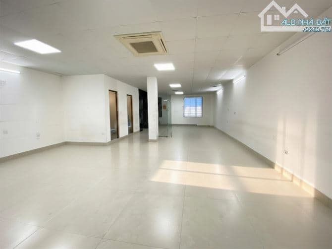 Cho thuê MBKD 120m x 2 tầng dưới tại mặt đường 23 KĐT Thành Phố Giao Lưu, Bắc từ Liêm