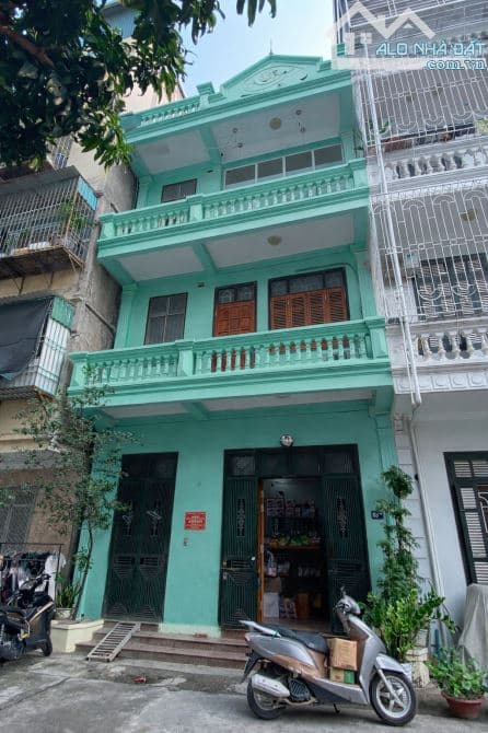Nhà 58m² 3 tầng mặt ngõ Hoàng Quốc Việt, ô tô tránh, kinh doanh tốt