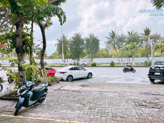 Cho thuê nhà mặt tiền Nguyễn Tất Thành, gần 3 Tháng 2